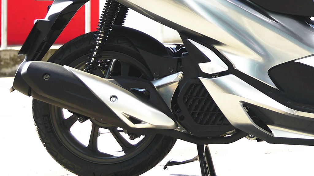 淘汰赛巅峰对决！关东烈马队击败胶东风暴队，摩托车赛赛场再起波澜；临场应变见真章的简单介绍