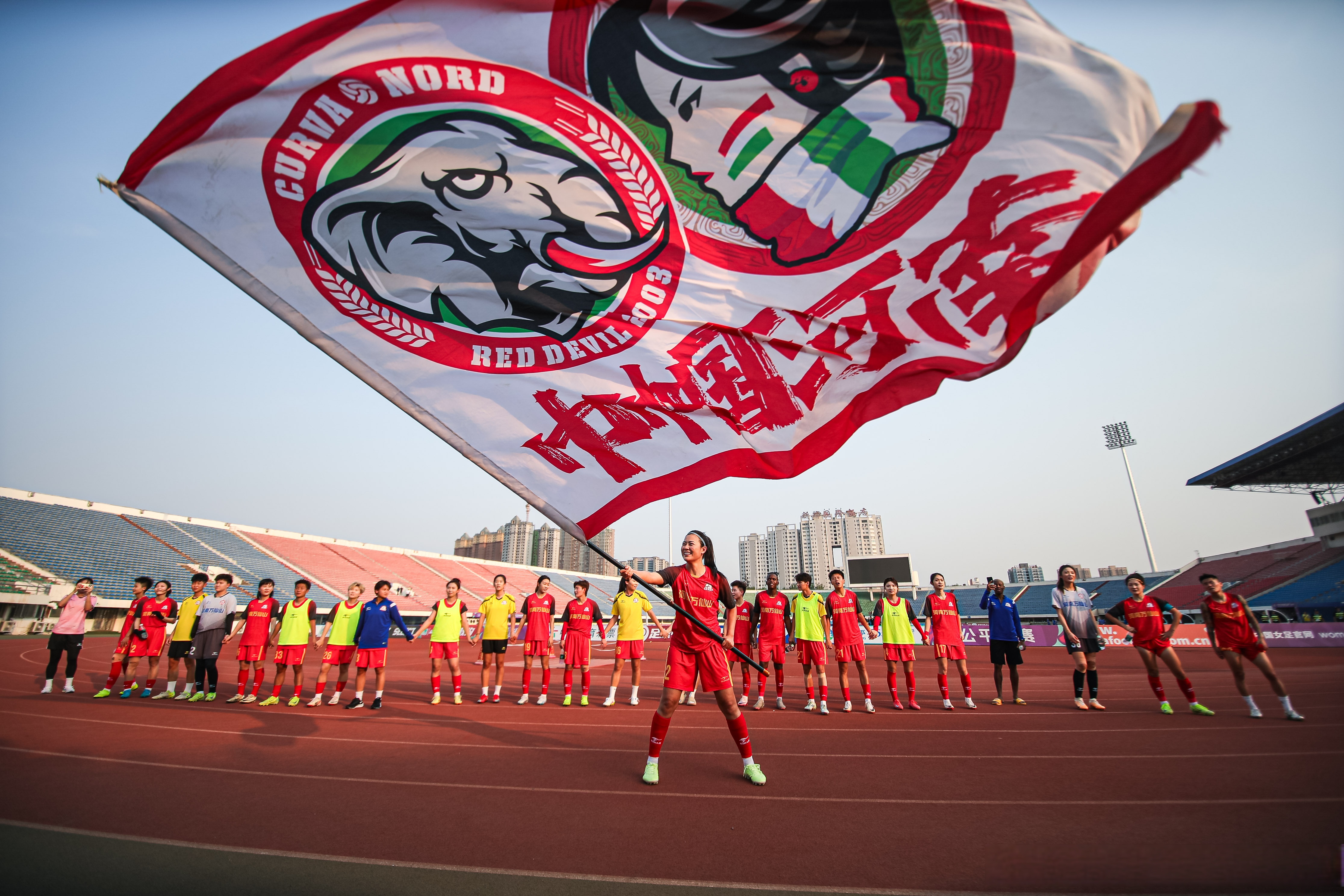 里程碑夜!毕尔巴鄂竞技官宣签约;NBA总决赛窗口期刷纪录;媒体盛赞;球队文化再被提及(毕尔巴鄂竞技历年西甲一览表)