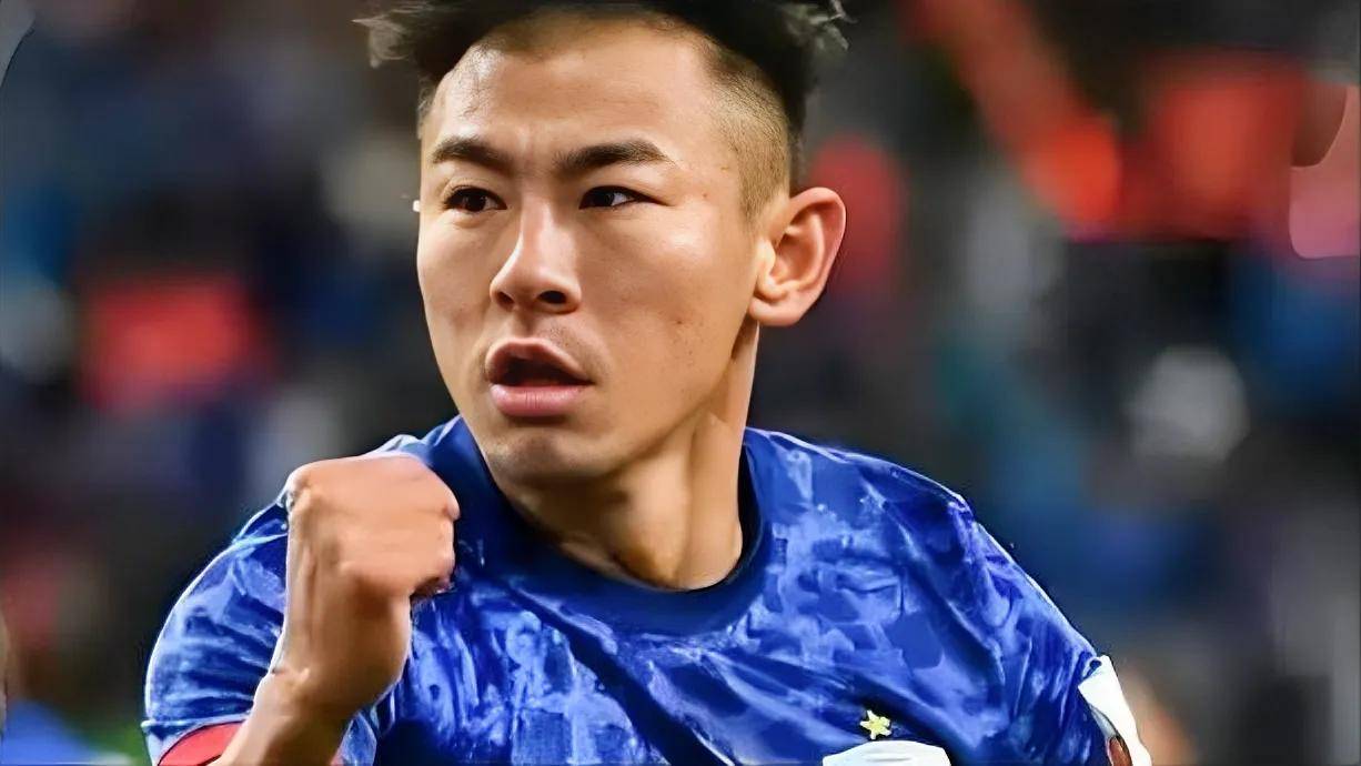 包含中超赛前再迎强敌，法兰克福更衣室发声，主帅态度：更衣室稳定，纪律约束更严格的词条