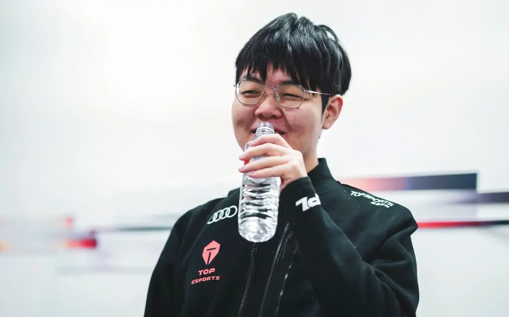 JackeyLove爆冷击败拜仁,连败引爆全场!的简单介绍